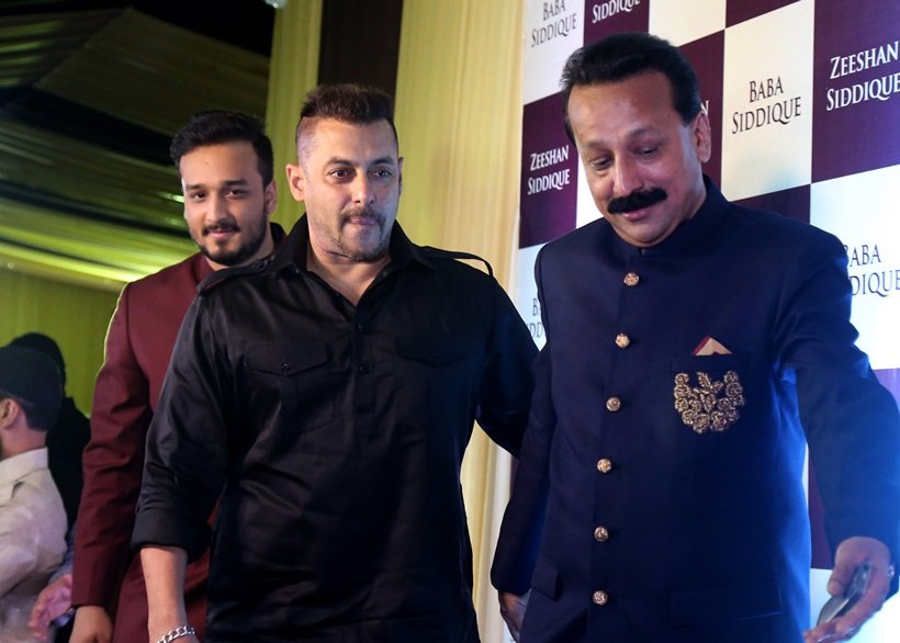 Baba Siddique Iftar party,Baba Siddique,Baba Siddique Iftar party 2016,Salman Khan and Shahrukh Khan together at Baba Siddique Iftar party,Salman Khan and Shahrukh Khan,Salman Khan and Shahrukh Khan at Baba Siddique Iftar party,Baba Siddique Iftar party