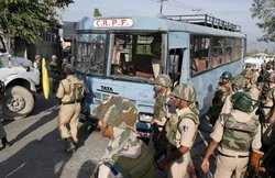 पंपोर में आतंकवादियों को किसने मारा, इस बात को लेकर सेना-सीआरपीएफ में विवाद