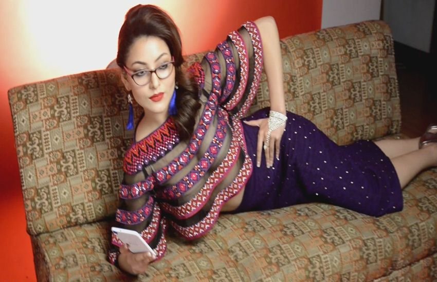 Bollywood, photoshoot, urvashi rautela, wardrobe malfunction