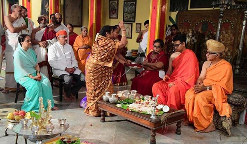 Mysore Royal Family, Mysore royal wedding pictures, Yaduveer Krishnadatta Chamaraja Wadiyar, Maharaja of Mysore, Maharaja of Mysore marriage, Maharaja of Mysore wedding pics, Maharaja of Mysore marriage photos, Amba Vilas Palace, India Royal Family,Royal Wedding, Yaduveer Krishnadatta Chamaraja wedding pics, Trishika Yaduveer Krishnadatta wedding pics, Wodeyar family, Prince of Mysore, royal family of Rajasthan, Mysore Royal wedding pics, Rajasthan News, Mysore News