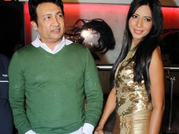 Rozlyn Khan, Mouni Roy, naagin actress, copy cut, outfit copy, TV