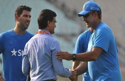 नाराज रवि शास्त्री बोले- मुझसे क्‍या तकलीफ है, सौरव गांगुली से पूछो