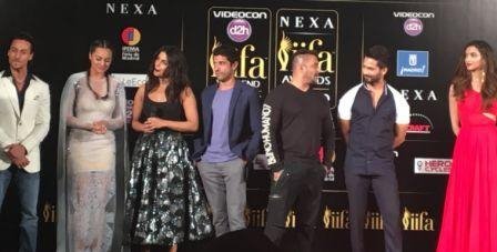 IIFA के एक इवेंट के दौरान स्टेज पर साथ थे शाहिद-प्रियंका