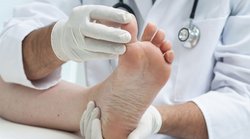 घर में ऐसे करें पेडीक्योर और बचाएं अपना पैसा और समय