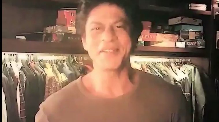 Shah Rukh Khan, srk, twitter followers, srk 20 million followers, srk twitter, srk fan, srk video, Shah Rukh Khan twitter, ark twitter fans, srk films, srk upcoming films, srk news, bollywood highest twiiter follwers, srk twiiter follwers, entertainment news