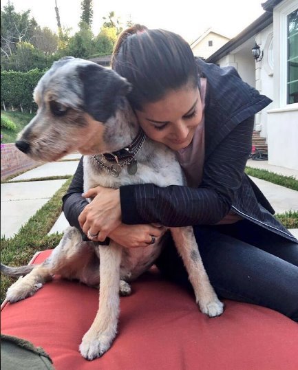 सनी घर पर ज्यादा वक्त उसके साथ बिताती हैं।