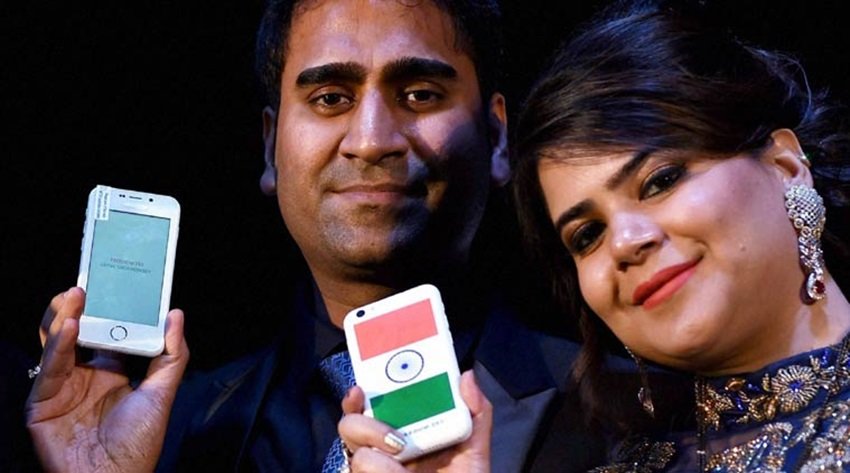 Freedom 251: कंपनी ने उन लोगों को मैसेज और ईमेल भेजना शुरू कर दिया है जिन्होंने इसकी बुकिंग कराई थी। कंपनी के निदेशक मोहित गोयल ने बताया, "हमने करीब 2 लाख हैंडसेट तैयार कर लिए हैं। जिन लोगों ने फ्रीडम 251 के लिए कैश ऑन डिलीवरी के तहत रजिस्ट्रेशन करवाया था उन्हें 30 जून से फोन की डिलीवरी की जानी शुरू हो जाएगी।