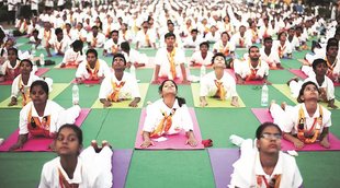 international yoga day, delhi yoga day, new delhi, new delhi news, international yoga day live, international yoga day 2016, Narendra Modi Yoga, international yoga day 2016 chandigarh, international yoga day world yoga day 2016, world yoga day, chandigarh news, yoga day pictures, yoga day photos, yoga day, amit shah yoga, bipasha basu yoga, vasundhara raje yoga