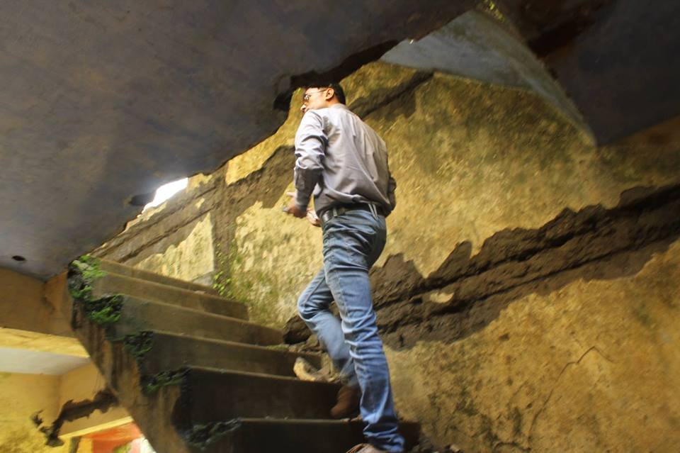 गौरव ने इसी साल जनवरी में शादी की थी। उनकी पत्नी ने बताया कि गौरव ने उन्हें अपनी जिंदगी पर किसी आत्मा के साये की बात बताई थी। लेकिन उन्होंने ध्यान नहीं दिया था। वहीं पुलिस का कहना है कि गौरव की मौत किसी पारिवारिक विवाद के चलते हुई है।