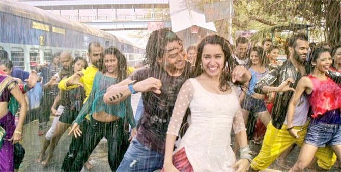 बागी फिल्म का गाना 'छम छम छम' एक डांसिंग नंबर के साथ एक जबर्दस्त रेन सॉन्ग है