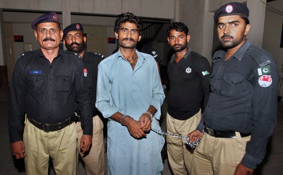 कंदील की हत्या उनके भाई ने की थी। हत्या के बाद भाई वसीम ने स्वीकार किया था कि उसने ही कंदील की हत्या की है। उसने कहा, कंदील ने परिवार की इज्जत खराब की थी इसलिए मैंने उसे मार डाला।