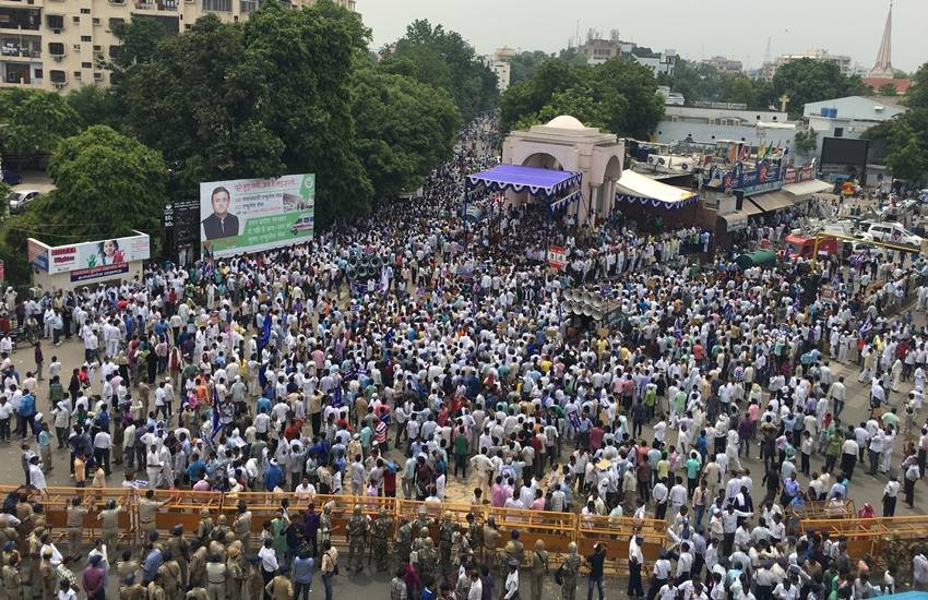 BSP, मायावती, Dayashankar Singh, दयाशंकर सिंह, बसपा, Mayawati, Romi Sahni, Brajesh Verma, BSP MLA, Swati Singh, Dalit Comment, Mayawati Controversy, BJP, Selling Tickets, Mayawati selling tickets, Uttar Pradesh news, Hindi News, Jansatta