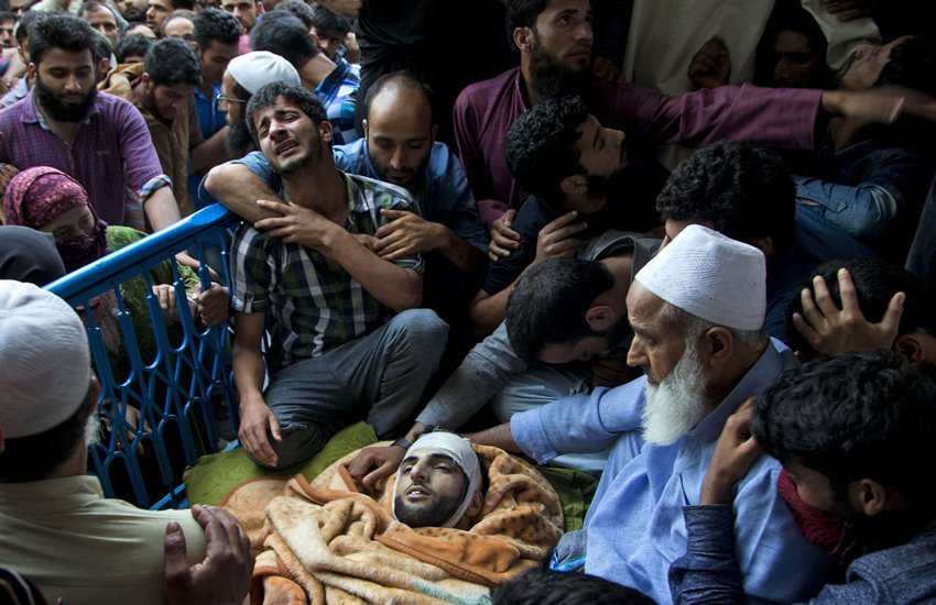 Burhan Wani Live News, Burhan Wani, Burhan Wani Funeral, Burhan Wani Latest news, Kashmir Burhan Wani, Pakistan Flag Burhan Wani, Burhan Wani News, Burhan Wani Killing, Kashmir Pakistan Flag