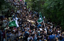 Burhan Wani Live News, Burhan Wani, Burhan Wani Funeral, Burhan Wani Latest news, Kashmir Burhan Wani, Pakistan Flag Burhan Wani, Burhan Wani News, Burhan Wani Killing, Kashmir Pakistan Flag