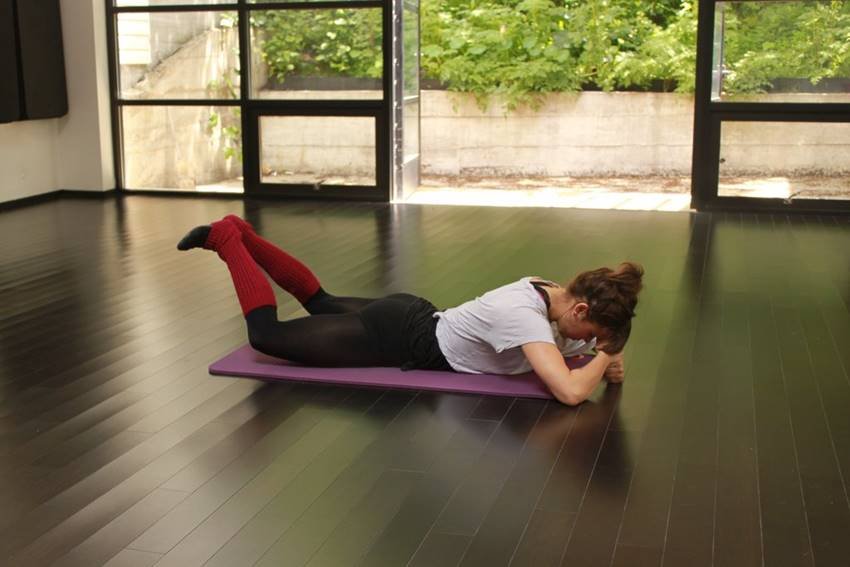 exercise, exercise on bed, exercise on bed to lose weight, easy ways to exercise, easy exercises to lose weight fast, easy exercises to lose belly fat, exercises to lose belly fat,