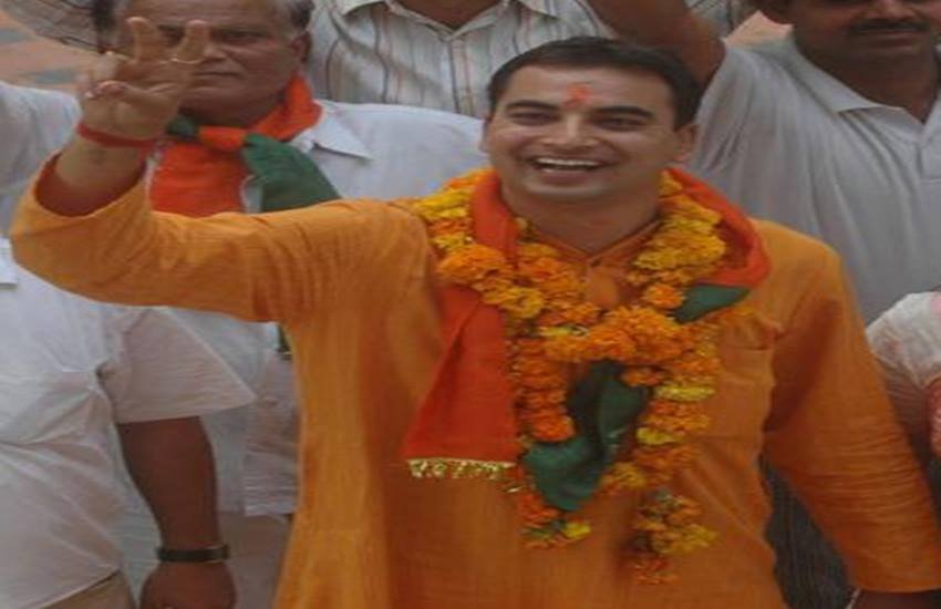 दिल्ली विश्वविद्यालय छात्र संघ (डूसू) के पूर्व नकुल भारद्वाज अध्यक्ष