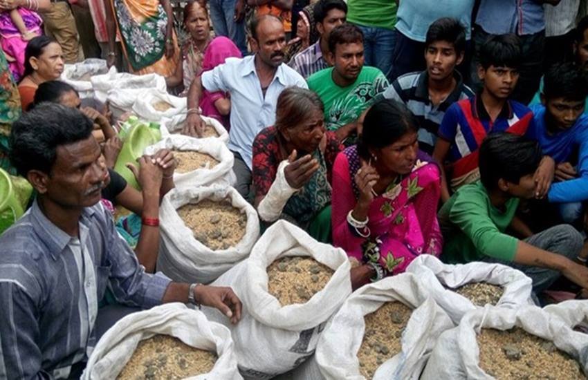 mp floods, madhya pradesh, madhya pradesh floods, bhopal floods, madhya pradesh relief, relief material quality, flood victims bhopal, flood victims protest bhopal