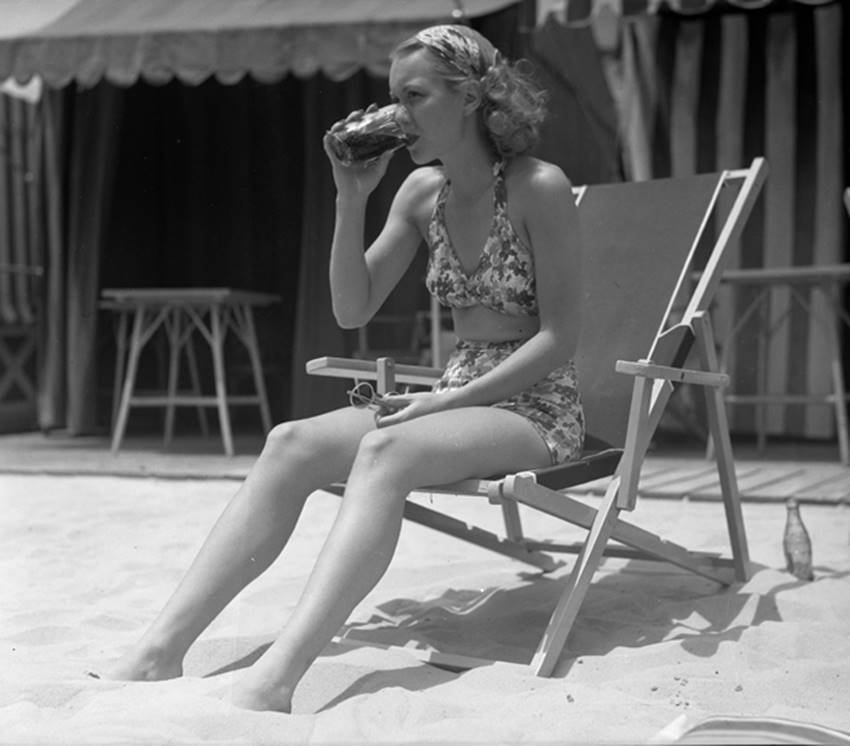 1. बिकनी शब्द की शुरुआत तब हुई थी जब प्रशांत महासागर के Bikini Atoll में अमेरिकी परमाणु परीक्षण किया गया था। (Photo: wikipedia)