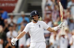 ENGvsPAK 2nd Test: रूट का दोहरा शतक, वोक्स का जलवा, पाकिस्तान बैकफुट पर