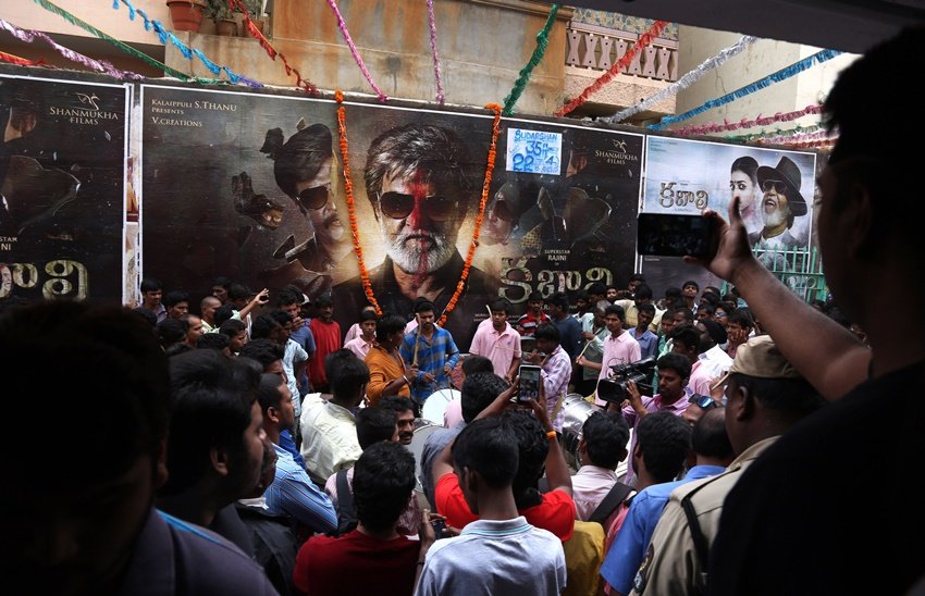 kabali Fever, rajnikanth, kabali, rajnikanth fans, kabali release, kabali review, kabali movie, kabali rajnikanth, rajnikanth look, kabali look, kabali movie director, kabali movie release, kabali movie review, kabali, rajnikant kabali, hindi news, entertainment news, jansatta