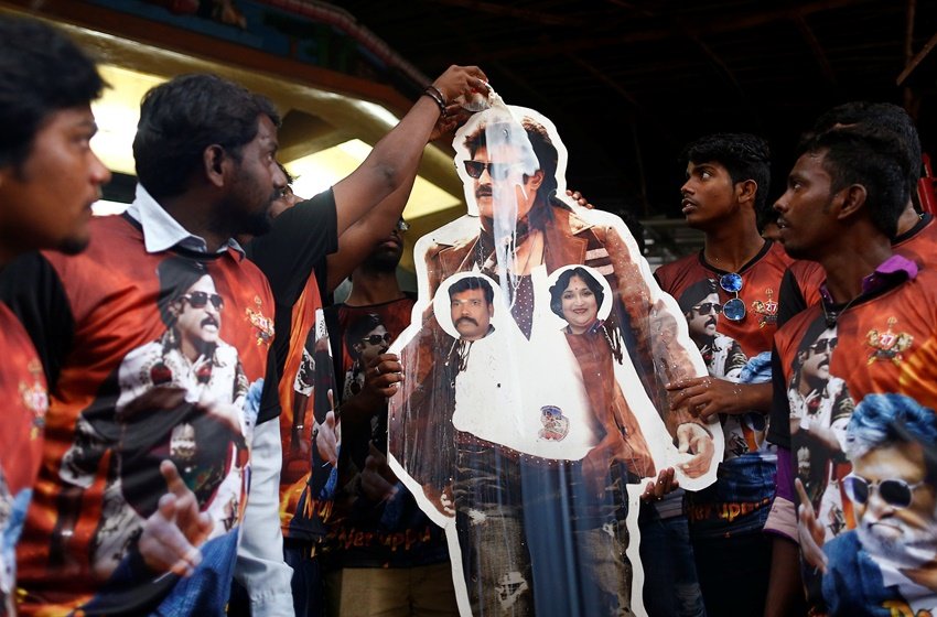 kabali Fever, rajnikanth, kabali, rajnikanth fans, kabali release, kabali review, kabali movie, kabali rajnikanth, rajnikanth look, kabali look, kabali movie director, kabali movie release, kabali movie review, kabali, rajnikant kabali, hindi news, entertainment news, jansatta