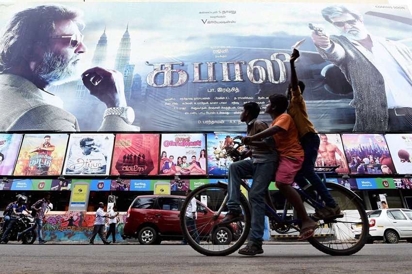 kabali Fever, rajnikanth, kabali, rajnikanth fans, kabali release, kabali review, kabali movie, kabali rajnikanth, rajnikanth look, kabali look, kabali movie director, kabali movie release, kabali movie review, kabali, rajnikant kabali, hindi news, entertainment news, jansatta