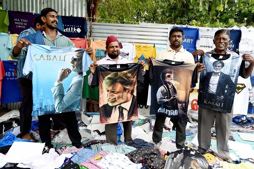 kabali Fever, rajnikanth, kabali, rajnikanth fans, kabali release, kabali review, kabali movie, kabali rajnikanth, rajnikanth look, kabali look, kabali movie director, kabali movie release, kabali movie review, kabali, rajnikant kabali, hindi news, entertainment news, jansatta