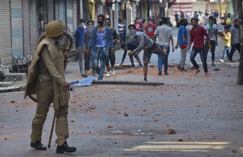 Kashmir Unrest, Violence in Kashmir, Burhan Wani, Hizbul Mujahideen, terrorist, Kashmir Valley. Violence, Photos, Jansatta