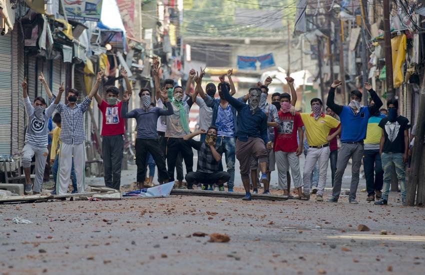 Kashmir Unrest, Violence in Kashmir, Burhan Wani, Hizbul Mujahideen, terrorist, Kashmir Valley. Violence, Photos, Jansatta