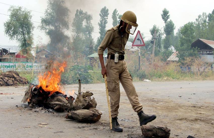 Kashmir Unrest, Violence in Kashmir, Burhan Wani, Hizbul Mujahideen, terrorist, Kashmir Valley. Violence, Photos, Jansatta