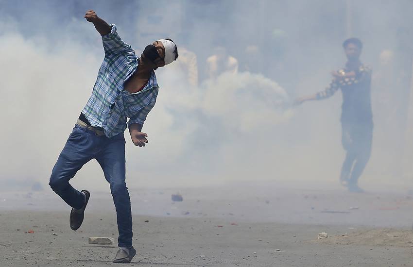 Kashmir Unrest, Violence in Kashmir, Burhan Wani, Hizbul Mujahideen, terrorist, Kashmir Valley. Violence, Photos, Jansatta