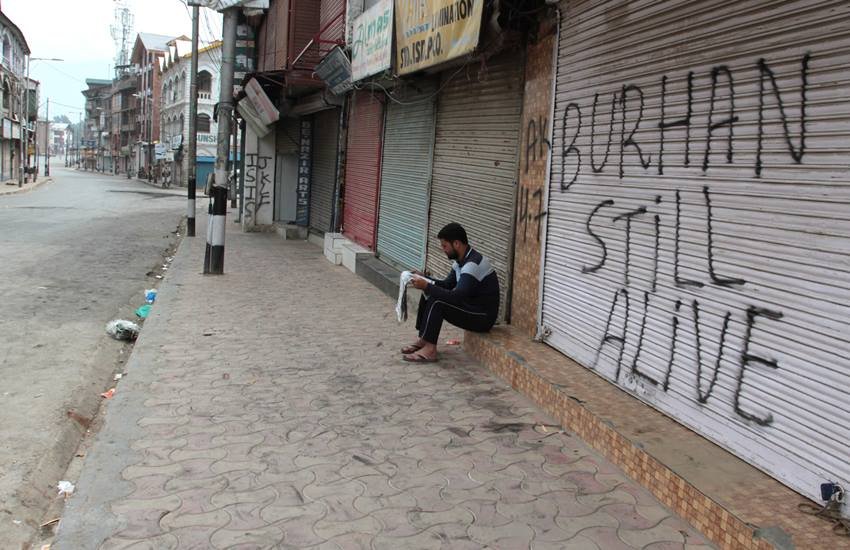 Kashmir Unrest, Violence in Kashmir, Burhan Wani, Hizbul Mujahideen, terrorist, Kashmir Valley. Violence, Photos, Jansatta