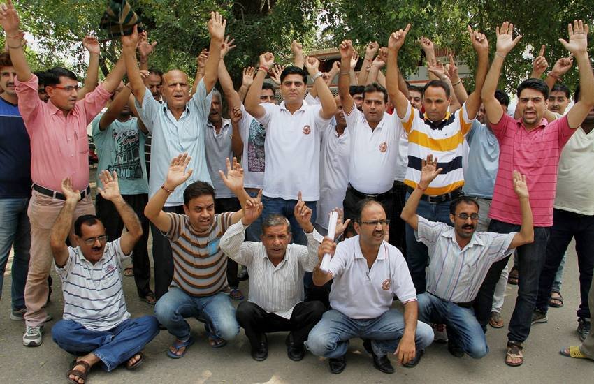 Kashmiri Pundits, Kashmiri Pundit Rehabilitation, Kashmiri Migrants, Kashmir Migration issue, Valley Pundits, PMO, Manmohan Singh, Govt Jobs in Jammu