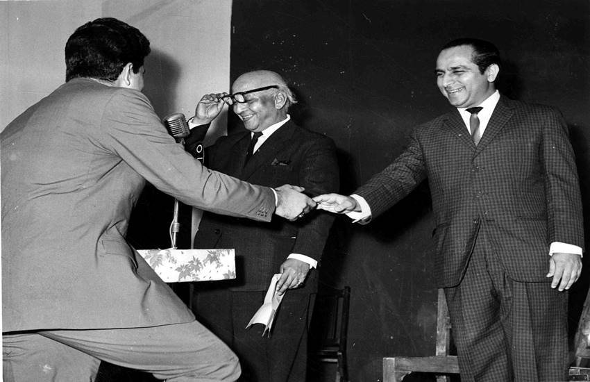 Manoj Kumar, Bharat Kumar, Patriot Actors, Bollywood legends, Veteran Actor, Koi Jab Tumhara, Patthar ke sanam, Happy Birthday Manoj Kumar, Manoj Kumar turns 79, Manoj Kumar interesting facts, Manoj Kumar rare pictures, Bharat Kumar, Om Shanti Om, Shah Rukh Khan and Farah Khan, Upkaar, Kranti, Dilip Kumar