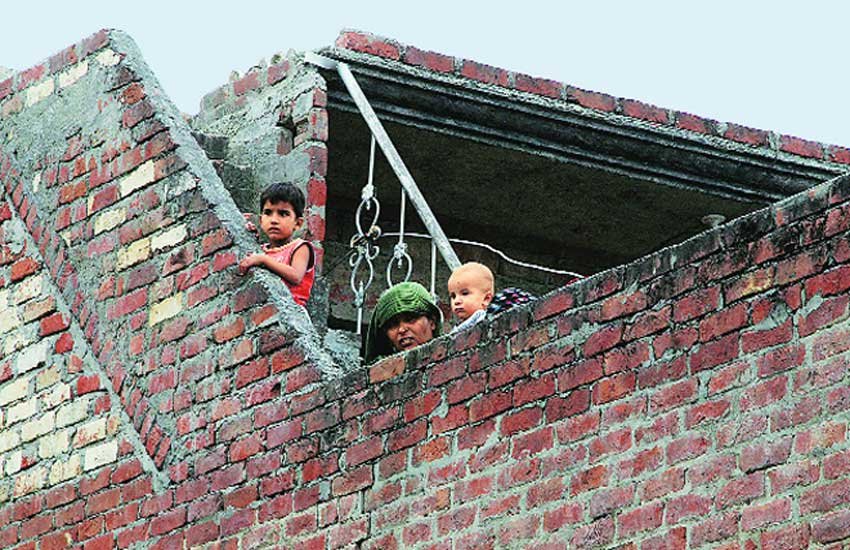 Tension in Muzaffarnagar, Muzaffarnagar, Muslim youth, hindu girl, body found, kawal village, muslim burried in Hindu house Tension in Muzaffarnagar, Muzaffarnagar, Muslim youth, hindu girl, body found, kawal village, muslim burried in Hindu house