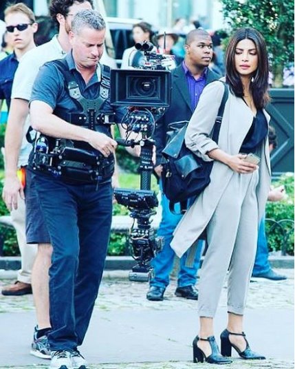 इंस्टाग्राम पर सुपर एक्टिव प्रियंका चोपड़ा की हॉलीवुड सीरीज क्वांटिको की शूटिंग शुरू हो चुकी है। प्रियंका ने शूटिंग के पहले दिन सेट से ये तस्वीर शेयर की ।