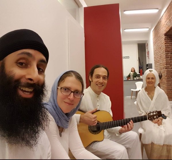 Sikh musician,Neelamjit Dhillon,racial profiling,Waris Ahluwalia