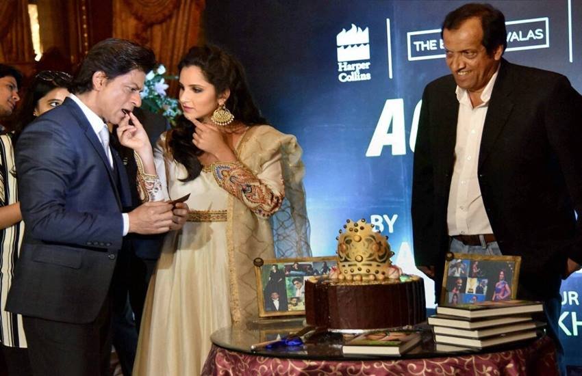 Shahrukh Khan, Sania Mirza, Sania Mirza utobiography, Ace Against Odds, SRK, Sania Mirza Book, SRK Sania, Photos, Celeb, Tennis Star, Sania Tennis, Sports, Glamour, Entertainment News, Twitter, Jansatta