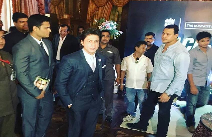 Shahrukh Khan, Sania Mirza, Sania Mirza utobiography, Ace Against Odds, SRK, Sania Mirza Book, SRK Sania, Photos, Celeb, Tennis Star, Sania Tennis, Sports, Glamour, Entertainment News, Twitter, Jansatta
