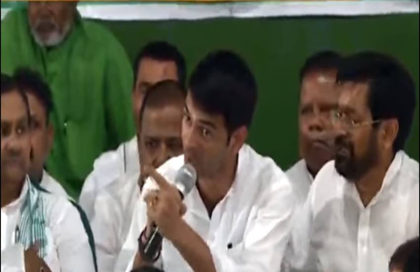 Lalu Prasad yadav, Tej Yadav, RJD, Lalu abusing Journalists, RJD foundation day, Bihar news, Hindi News, Jansatta Lalu Prasad yadav, Tej Yadav, RJD, Lalu abusing Journalists, RJD foundation day, Bihar news, Hindi News, Jansatta