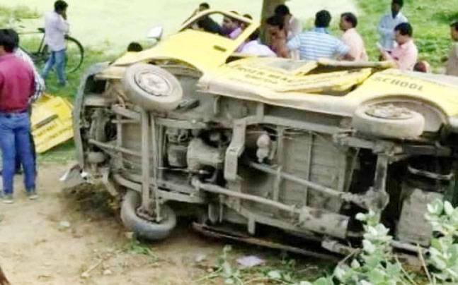 Accident, Train, Bhadohi, Driver, Unmanned Railway Crossing