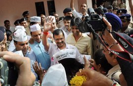Arvind Kejriwal, AKinGujarat, Kejriwal Gujarat Visit, Kejriwal Somnath Mandir, Kejriwal Road Show, BJP MLA, Gujarat BJP, AAP Gujarat, AnandiBen Patel, Narendra Modi, Gujarat Elections 2017, Gujarat News, India News, Hindi News, Jansatta