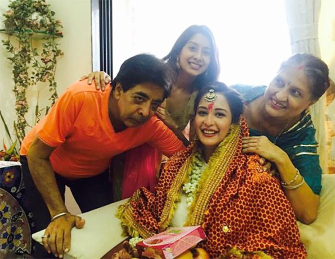 'बड़े अच्छे लगते हैं' में प्रिया की बहन बनने वाली एक्ट्रेस भी प्रेग्नेंट हैं। ये उनके बेबी शावर की तस्वीर है।