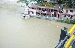 उत्‍तराखंड: चमोली-पिथौरागढ़ में बादल फटने से 30 मरे, अलकनंदा खतरे के निशान से ऊपर