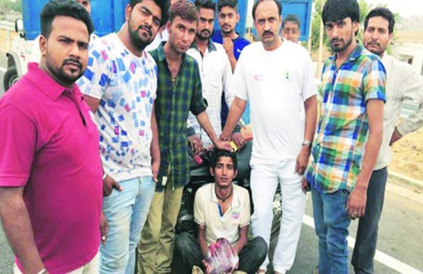 Gau rakshak, Gau rakshak beats muslim boy Gau rakshak, Gau rakshak beats muslim boy