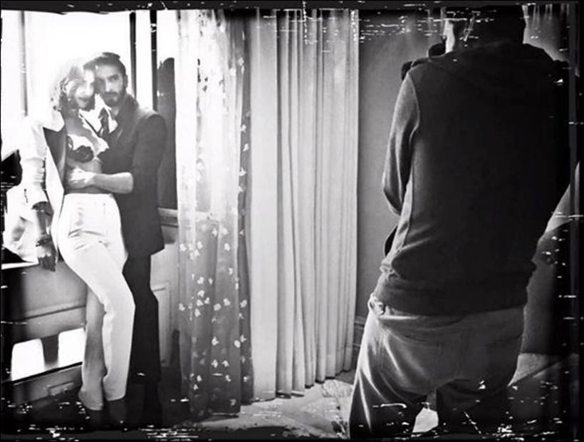 рд░рдгрд╡реАрд░ рд╕рд┐рдВрд╣ рд╣рд╛рд▓ рд╣реА рдореЗрдВ рдлрд┐рд▓реНрдо рдмреЗрдлрд┐рдХреНрд░реЗ рдХреА рд╢реВрдЯрд┐рдВрдЧ рдкреВрд░реА рдХрд░рдХреЗ рд▓реМрдЯреЗ рд╣реИрдВред рдЕрдкрдиреА рдПрдХ рд╕реЗ рдмрдврд╝рдХрд░ рдПрдХ рддрд╕реНрд╡реАрд░реЛрдВ рд╕реЗ рдЗрдВрд╕реНрдЯрд╛рдЧреНрд░рд╛рдо рдкрд░ рд╣реЙрдЯрдиреЗрд╕ рд▓реЗрд╡рд▓ рдмрдврд╝рд╛рддреЗ рд░рд╣рддреЗ рд╣реИрдВред