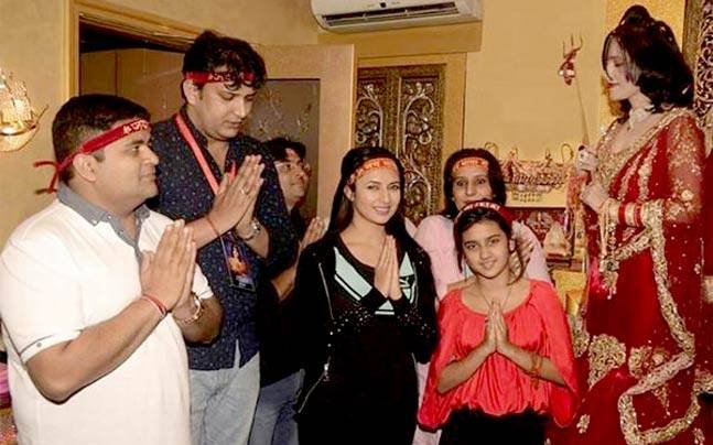 राधे मां के दरबार में दिव्यंका