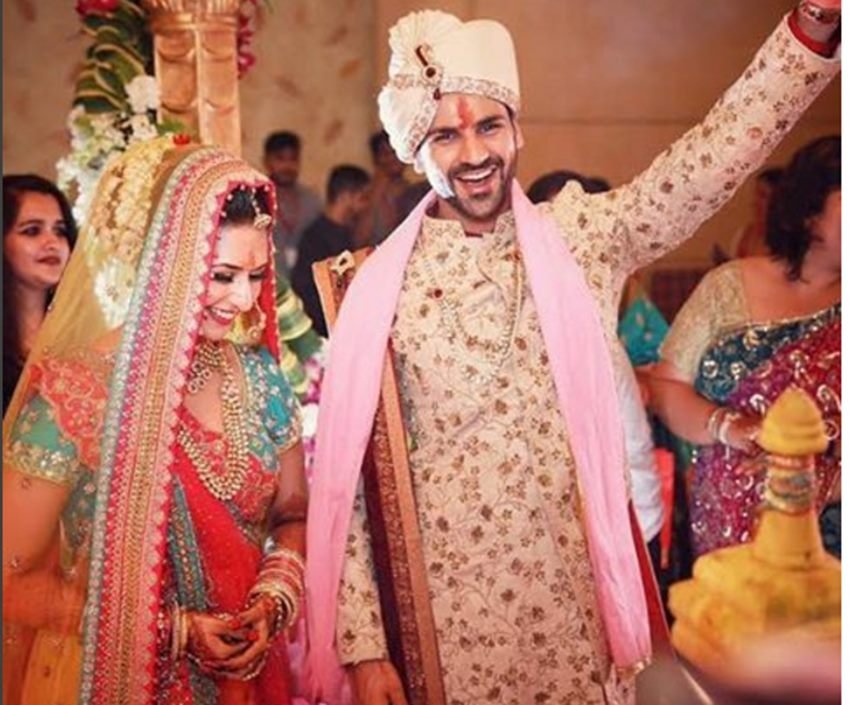Divyanka Vivek, Divyanka Vivek pics, Divyanka Tripathi Vivek Dahiya married look, Divyanka Tripathi, Vivek Dahiya reception, Divyanka Tripathi Vivek Dahiya, Divyanka Vivek reception, Divyanka Vivek news, Divyanka Tripathi, Vivek Dahiya, Divyanka Vivek recent pics, Divyanka Vivek reception pics, Divyanka Vivek latest look, entertainment news