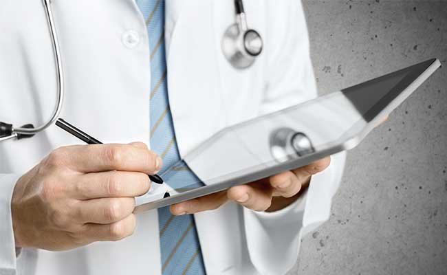 न्यूरोब्लास्टोमा एक ऐसा कैंसर है जिसमें वृक्क ग्रंथियों, गर्दन, सीने और रीढ़ की कोशिकाओं में कैंसर कोशिकाएं बढ़ने लगती हैं। (Representational Image)