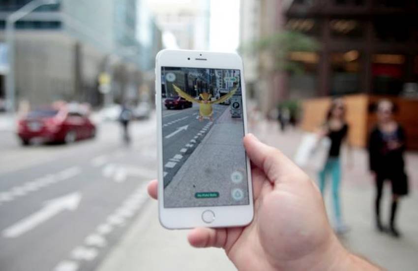 pokemon go, dangerous, texting, walking, researches, pokemon go news update